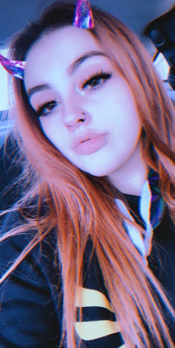 Im a weird bitch, with weird hobbies.. but I still think you should get to know me 😝 I might talk to<a href="/tag/humpday"class="tags"><span>#humpday</span></a>