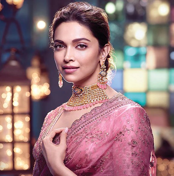 This #TanishqWaliDiwali 
Deepika Padukone for  #VirasatByTanishq 😍😍😍