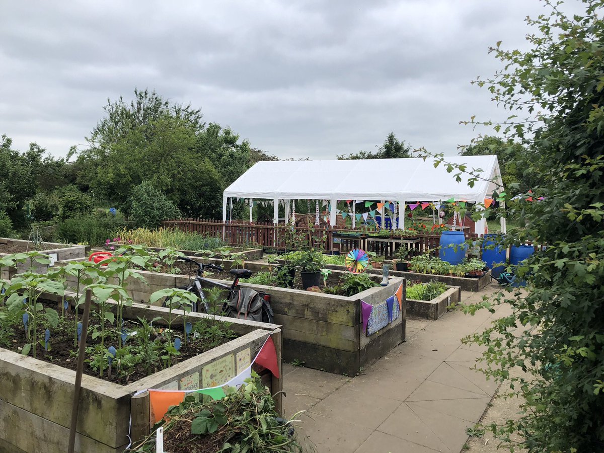Inspirational Gardeners World this week <a href="/TheMontyDon/">Monty Don</a> recognising the power and importance of gardening and all things green on our health and wellbeing. Nature is a healing, creative power that we must work with and let it help us all - we need it !@TheGreenPatch1
