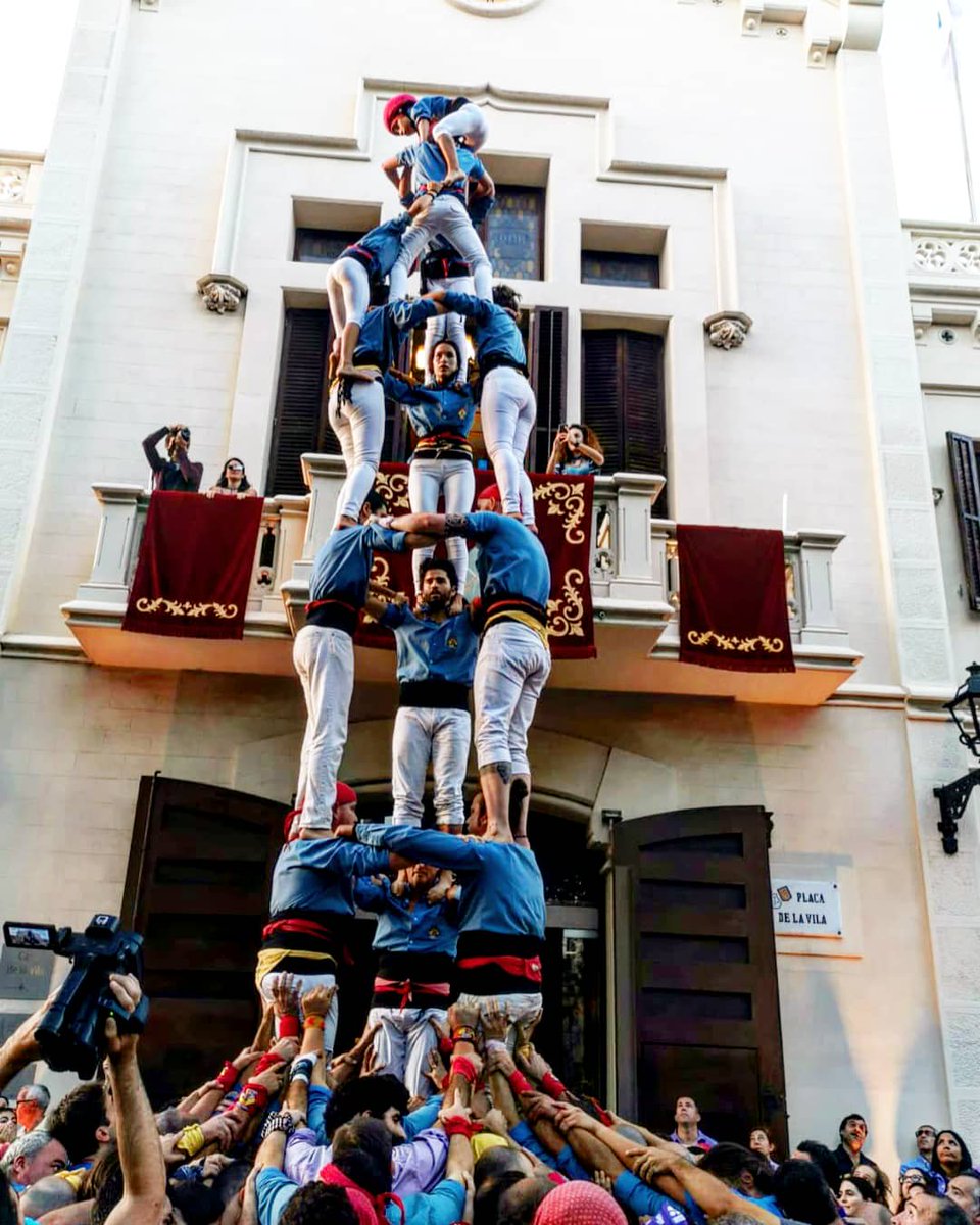 Sabor agredolç de la Diada de #fmelprat Després de descarregar el 7d6 i el 4d7, hem carregat el 3d7. Totes les ferides x la caiguda ja han estat donades d'alta. Moltes gràcies padrins <a href="/CastCornella/">Castellers de Cornellà</a> i <a href="/capgrossos/">Capgrossos de Mataró</a> i <a href="/CDTerrassa/">Castellers de Terrassa</a> i enhorabona. Ànims colla a tots i totes!