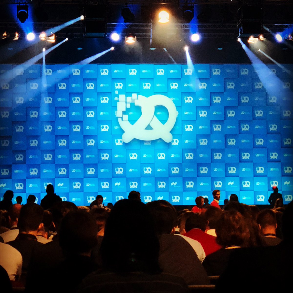 Warten bits es losgeht... #bits19 #nobama just yet