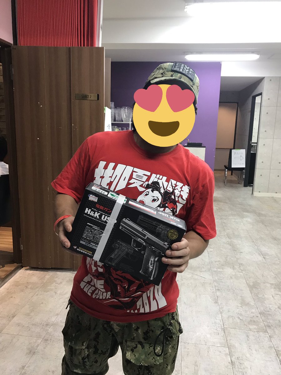 HA21SWORKS's tweet photo. 昨日のNMMでの戦利品
サージェンツハートさんで5.56NATO弾のダミカ
舞装乙女さんで
銃口管理ヨシ!ステッカー
(スカート両手で持って階段降りる後ろ姿に見とれたのは秘密
BL工房さんで
クジ引いてUSPをGET!
#MILITARYSMAYDAY
#NMM
#サージェンツハート
#舞装乙女
#BL工房 https://t.co/rPqojRGIXp