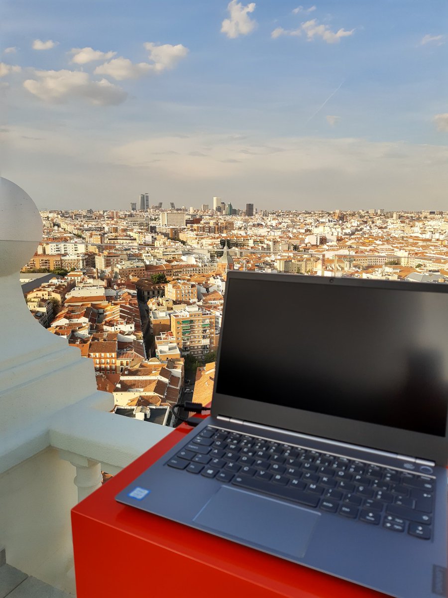 NanaGomezG's tweet photo. Muchísimas gracias a los que nos habéis acompañado en la presentación de los increíbles #ThinkBook de @LenovoES ¡Qué bien lo hemos pasado! #deThinkBookAlCielo https://t.co/ASctPr54Um