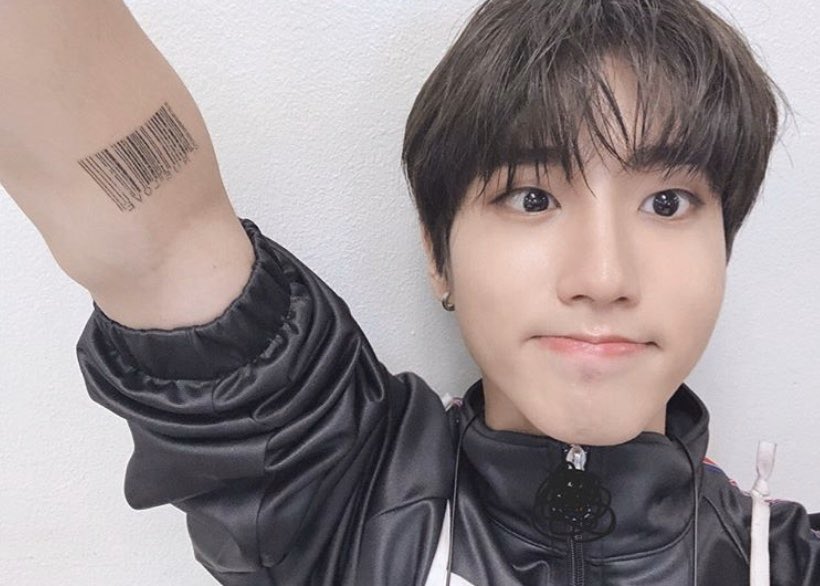 StrayKidsGlobal's tweet image. [IG UPDATE]

“Please look forward to today!!
#stickertattoo #kids”

t/n - Han is referring to today’s Kcon in Thailand

@Stray_Kids #StrayKids #스트레이키즈 #STAY