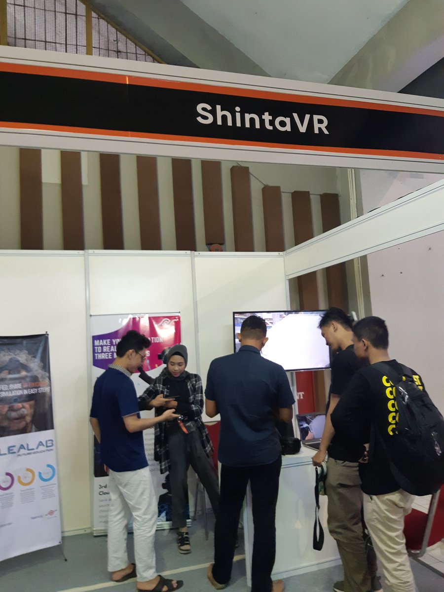 COMPFEST's tweet photo. Kamu bisa mencoba VR game di booth ShintaVR. TheLorry dan Poinin juga berpartisipsi dalam Playground Main Event COMPFEST.
#MainEventCF11
#IgniteTheEra
#CF11 https://t.co/4FmCvjtOQP