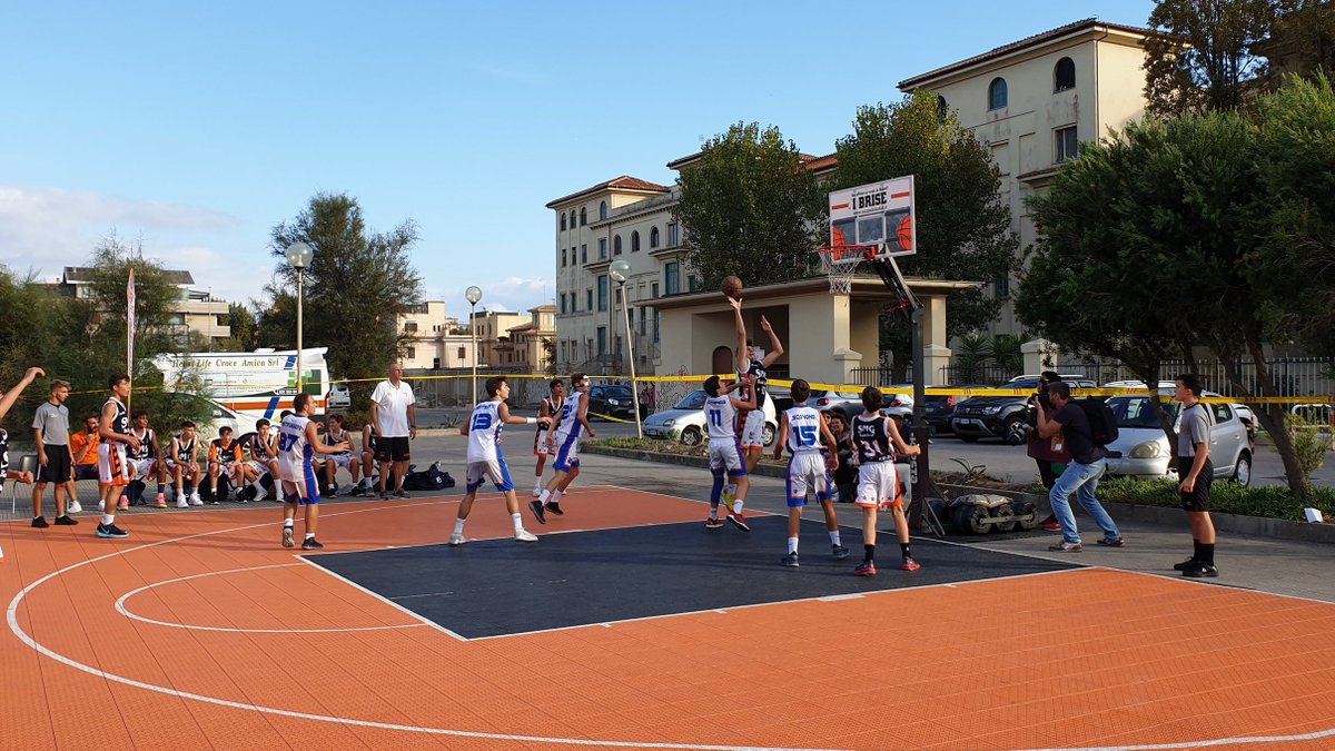 AssoMentre's tweet photo. Tanto divertimento con i tornei giovanili del @FestivalBasket in corso ad Ostia, oggi si prosegue con Under 14 e 3vs3

#ostia #ostialido #ostiabeach #festivalbasket #festivaldelbasket #basket #basketball #pallacanestro #torneo https://t.co/4QH2GitZ5d