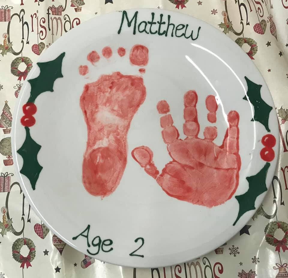 crieffceramics's tweet photo. Guess what.... there’s only 12 painting weeks till Christmas!!! 🎄🎄🎄 why not avoid the Christmas rush and pop in to paint that perfect present! 🎅🏻🎅🏻 #ceramics #Christmas #visitcrieff https://t.co/ZQmnju8yn6