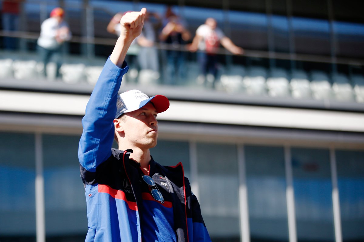 Honda Racing F1 Here S How We Line Up For The Russiangp P9 Max33verstappen P16 Pierregasly P19 Kvyatofficial Pit Lane Alex Albon There Are Several New Components On Alex S Car Since