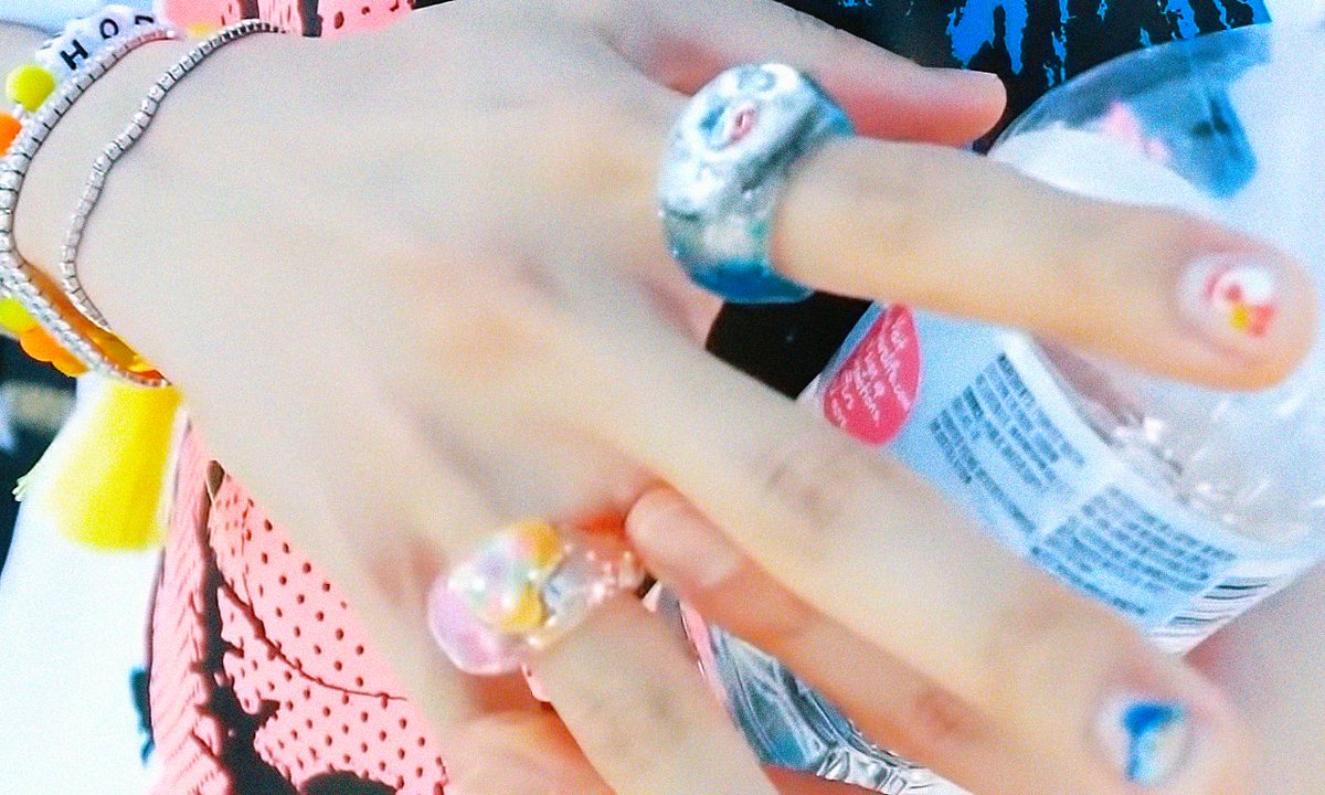 218DH's tweet photo. #호석 
✨💍
#BTS #JHOPE https://t.co/OVKNLKW7CK