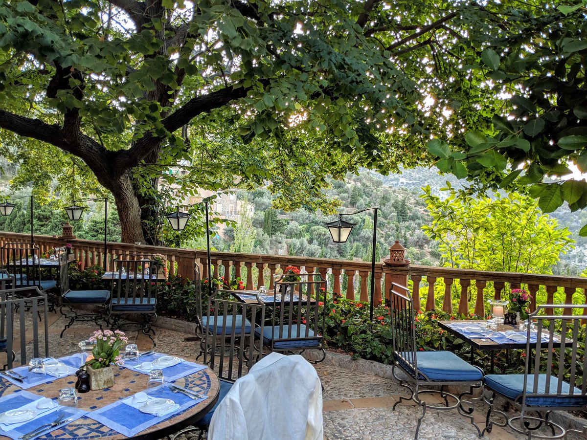 Celebramos un año más la "Sunset Experience" en Deia en el mítico Hotel La Residencia.   Gracias a todos los que habéis hecho posible esta imprescindible EXPERIENCIA de AMISTAD 💓