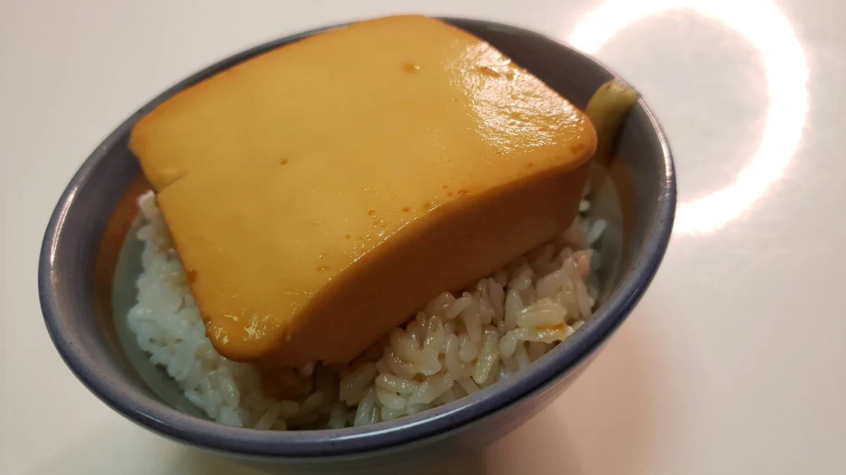 究極のズボラ飯が完成！？豆腐で簡単「即席とうめし」の作り方！