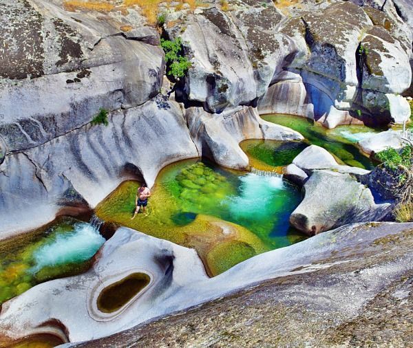 ramessarwat's tweet photo. [No puedes no ir a]: Garganta de los Infiernos, una reserva natural situada en el Valle del Jerte, provincia de Cáceres. 
Lleno de arroyos, cascadas y de pequeñas pozas naturales que lo convierten en uno de los destinos más interesantes y populares en verano #ocio https://t.co/BLq7mk7TxC