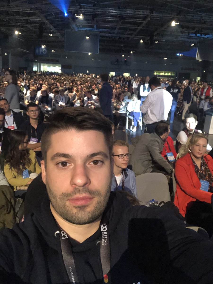 Waiting for Obama with 9000 more people <a href="/bitsandpretzels/">Bits & Pretzels</a>