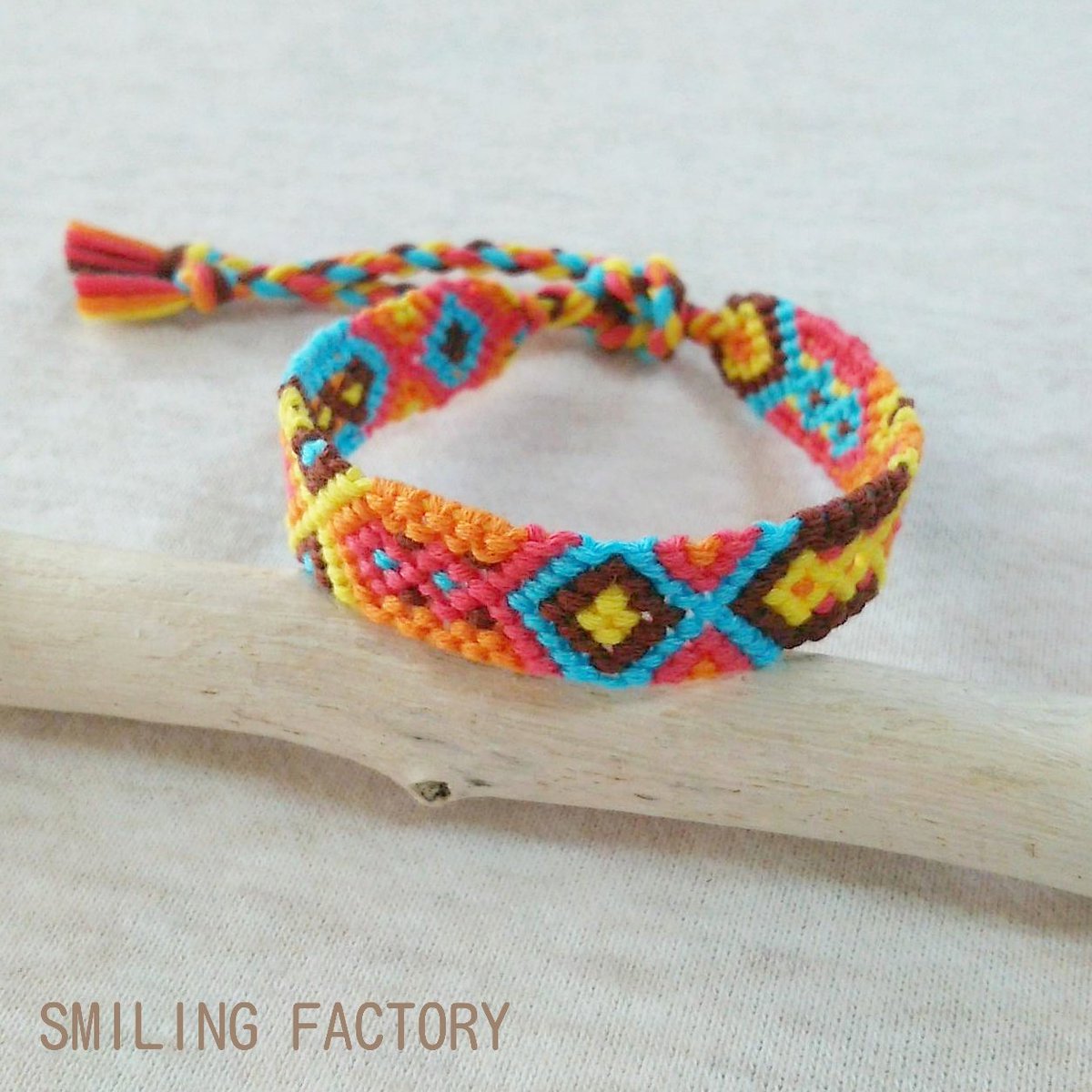 Yaaya Smilingfactory この色の組み合わせも好き ミサンガ Friendshipbracelet 手作り ハンドメイド Handmade ひし形 Rhombus ピンク オレンジ イエロー 水色 ブラウン カジュアル 暖色系 ウエスタン風 Smiling Factory T Co