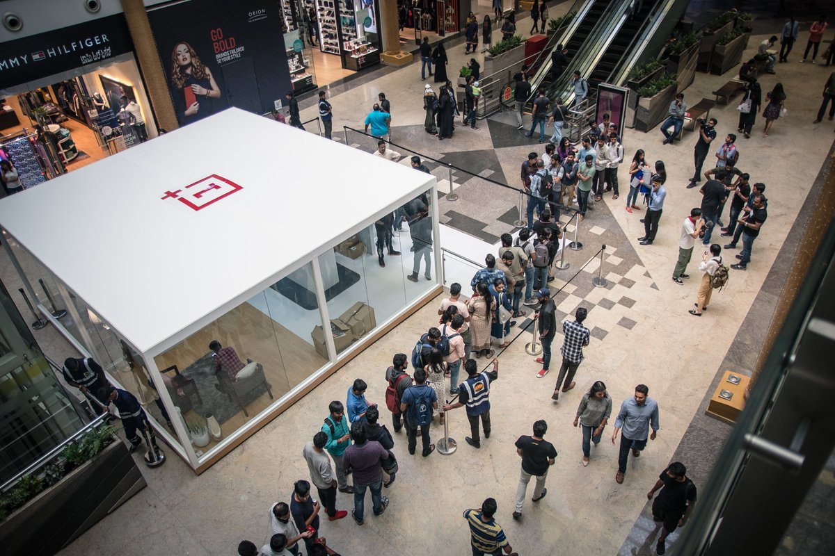 OnePlus_IN's tweet image. Always a good time hosting a #OnePlusPopUp at our home city, Bengaluru! Shoutout to our lovely community for making this fun! 🙋‍♂️