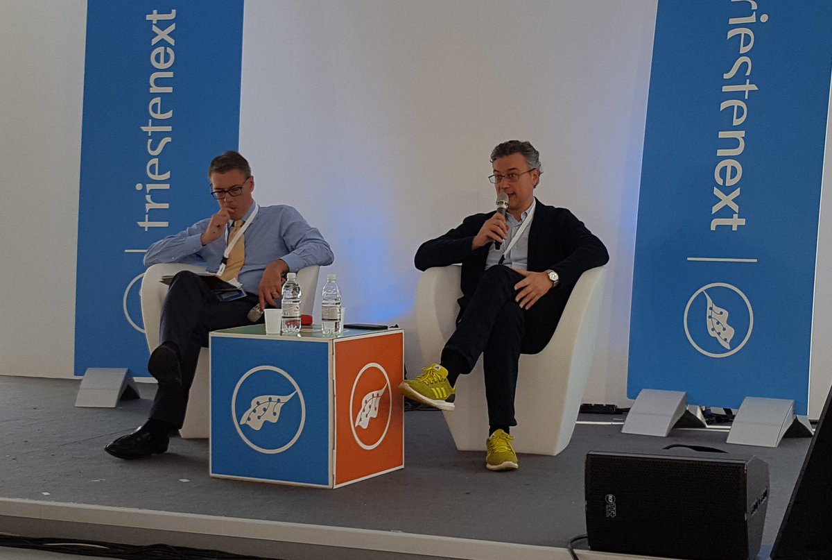 Ci sono tante definizioni di #AI, che possono essere raggruppate in due categorie: pensare come un umano o pensare in maniera razionale. In entrambi i casi la differenza tra AI e intelligenza/pensiero umano è sostanziale <a href="/alevitale/">Alessandro Vitale</a> <a href="/TriesteNext/">Trieste Next</a>