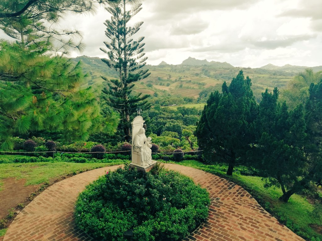 im_mr_clay's tweet photo. simple getaway.. cavite(acienda), tagaytay(bagofbeans, leslie's), batangas (caleruega).. happy love love 😘 #destress #simplebuthappy https://t.co/sViA6QzRjv