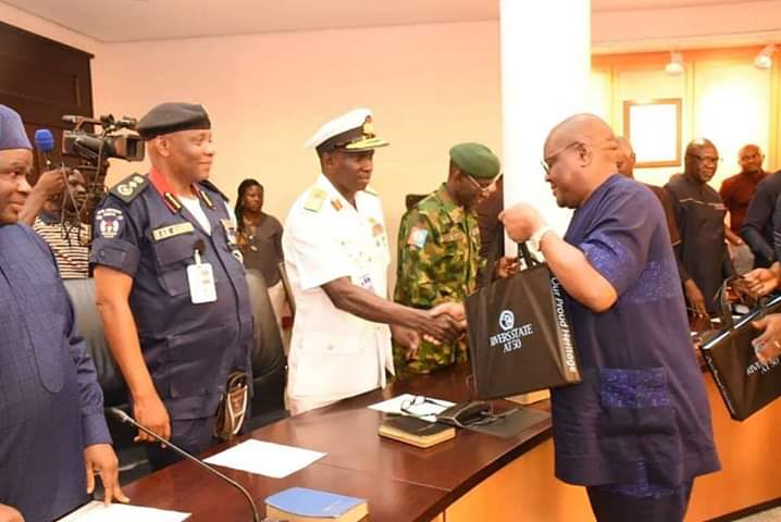 GovWike's tweet photo. OML25: GOVERNOR WIKE CALLS ON OIL COMPANIES TO RESPECT MEMORANDUM OF UNDERSTANDING WITH HOST COMMUNITIES 
https://t.co/drpkIdY9wn https://t.co/sewcOuoGbH