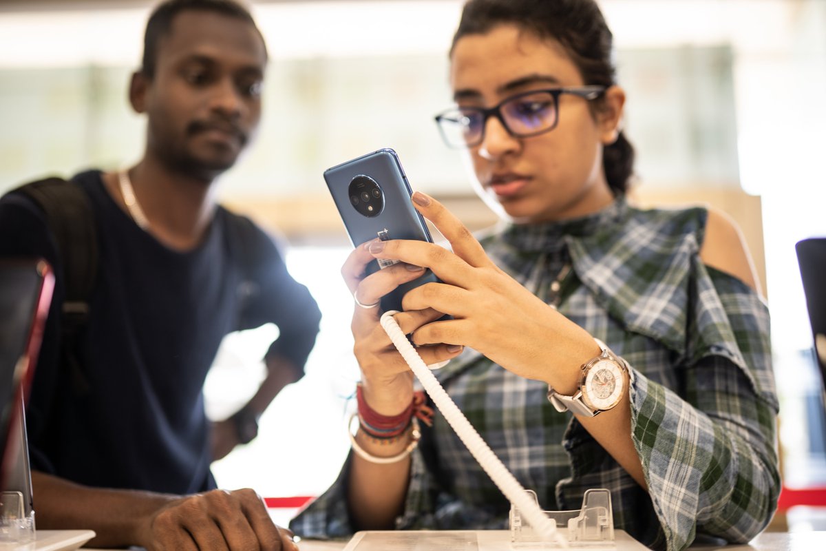 OnePlus_IN's tweet image. Happy faces meet red boxes :) #OnePlusPopUp in Hyderabad was all kinds of fun!