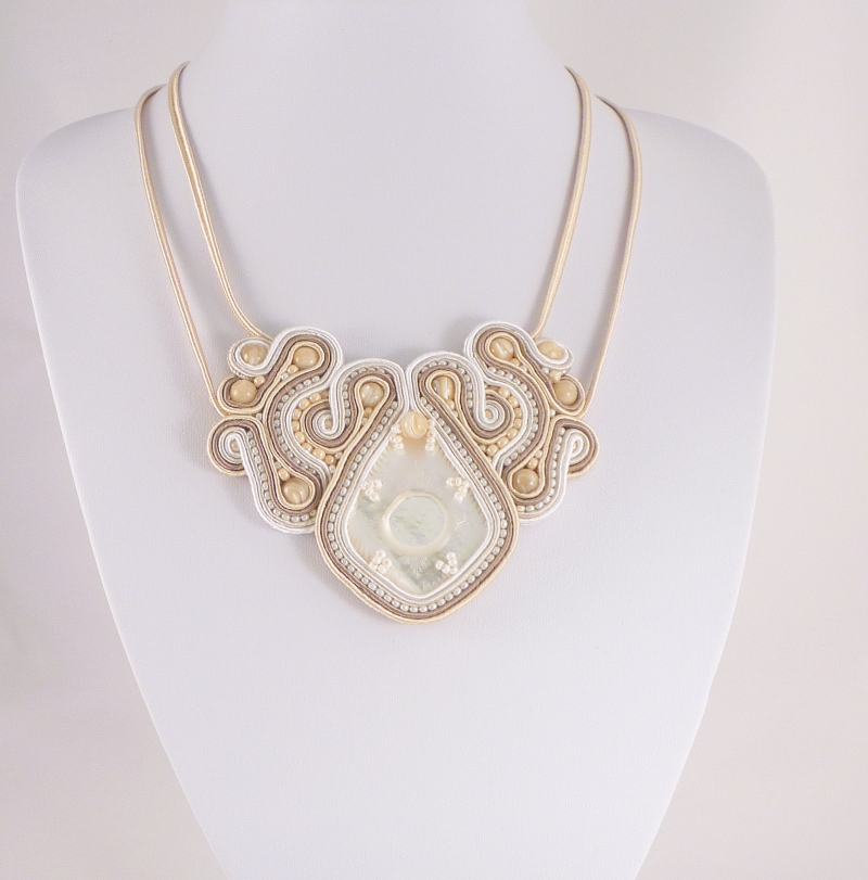 Mother of Pearl handmade necklace in soft Autumn shades
etsy.com/uk/listing/536…
 #ukgifthour #giftideas #shopindie #handmadejewellery #crafturday #UKCraft