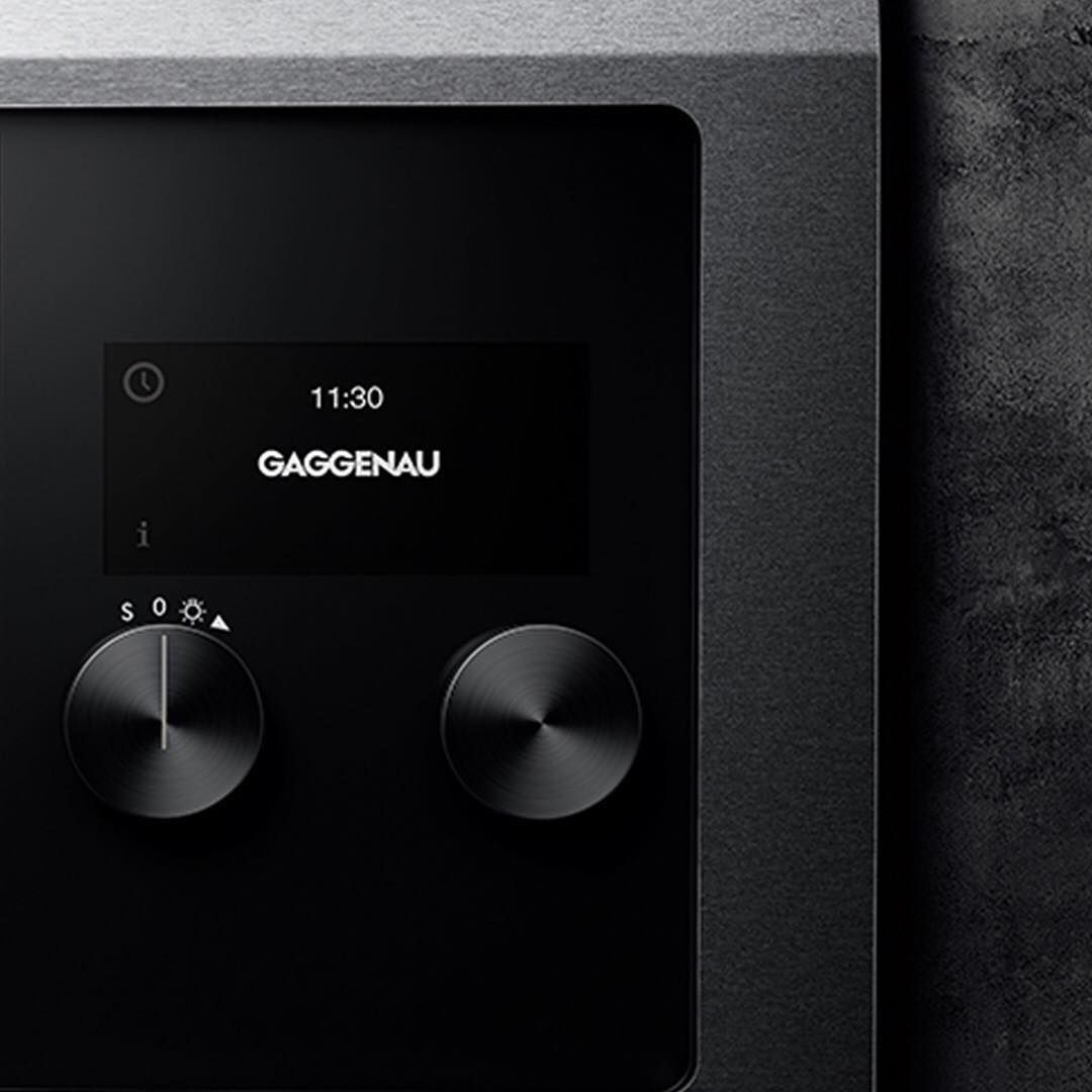 The rotary knobs on the EB 333 have been used on Gaggenau ovens for nearly a decade. User experience is core to their design philosophy and the iconic stainless steel knobs provide direct, intuitive control. #Gaggenau #333yearsinthemaking #GaggenauDifference #Gaggenau333years
