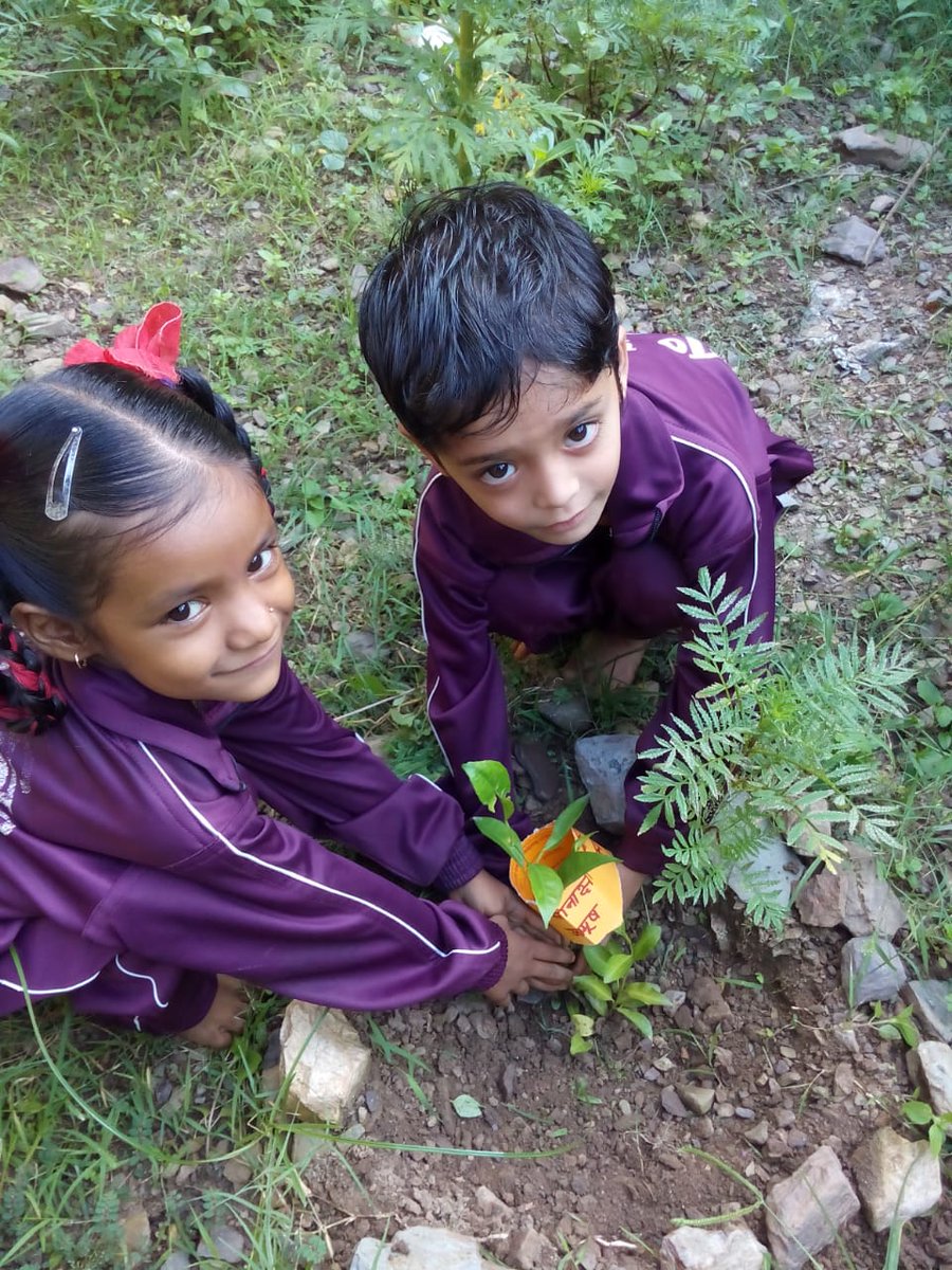 prabhatmisra's tweet photo. #WeStandWithGreta& are taking #ClimateAction to #ChangeClimateChange.From #Aug14_Sept18,1Million+ participated in @RedTapeMovement's #SaplingsToTrees& #ClimateHug in 02 provinces(#UttarPradesh& #Uttarakhand #India); it will continue till #Oct02.#TiredEarth #XRebellion #ruralIndia https://t.co/qPTLiejphQ