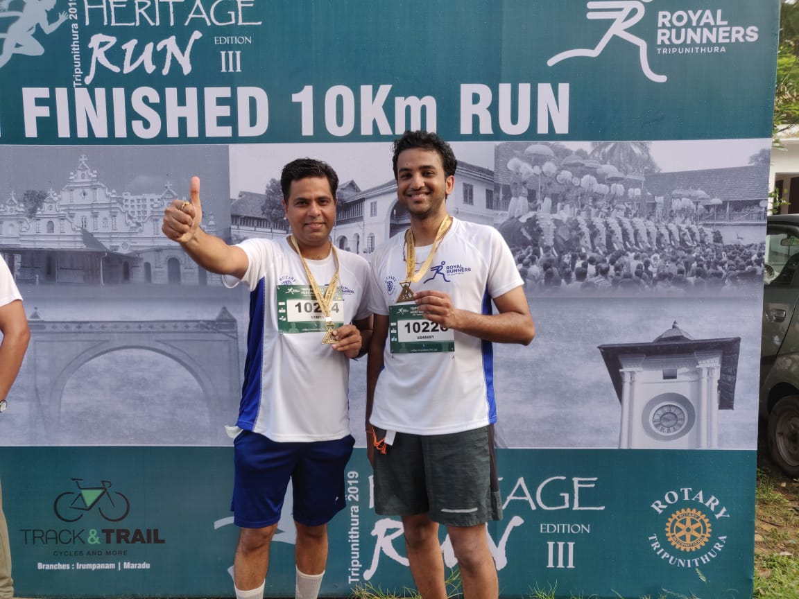 KochiRefinery's tweet photo. On this bright and beautiful #Sunday morning #KochRefiners raise a toast to good #health and #fitness at the #Tripunithura #HeritageRun. To some their first, and to others, their favourite fitness regime! 

#WorldHeartDay #KochiRefinery
#GoFit  #BPCL #EnergisingLives https://t.co/SWmi8kSHic