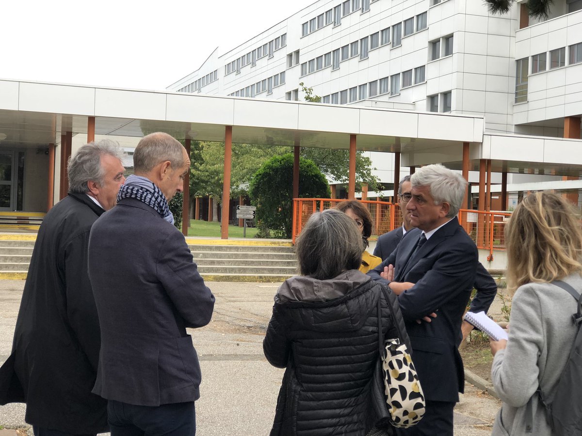 Herve Morin On Twitter Visite Du Lycee Flaubert A Rouen Ce Matin Pour Faire Le Point Avec Le Proviseur Qui M A Assure Que L Etablissement N Avait Pas Ete Touche Par Les Suies Et
