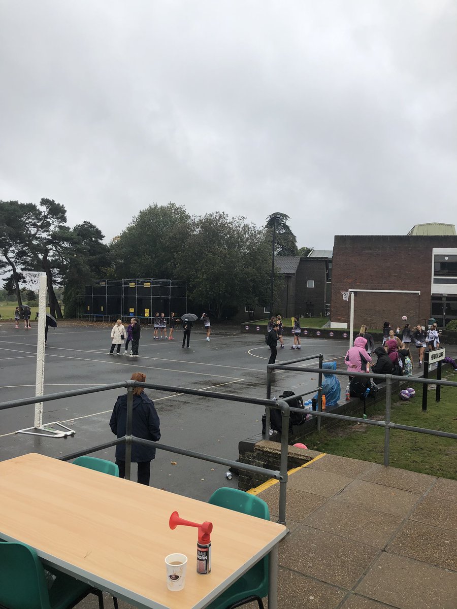 It may be a bit damp here @Kingswood_ <a href="/kw_Grosvenor/">Grosvenor Hall</a> but that doesn’t 🛑 stop the #netball #playmustgoon #ashford #kent