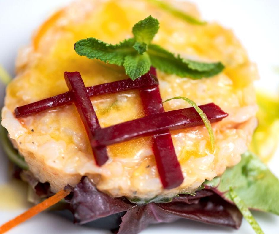 _locanda_'s tweet image. Our Tartare Di Gamberi is the perfect way to finish the week (and start it 😉). Marinated prawn with orange lemon and mint in a bed of beetroot and leaf salad. 👌 #salad #perfect #prawn #beetroot #finish