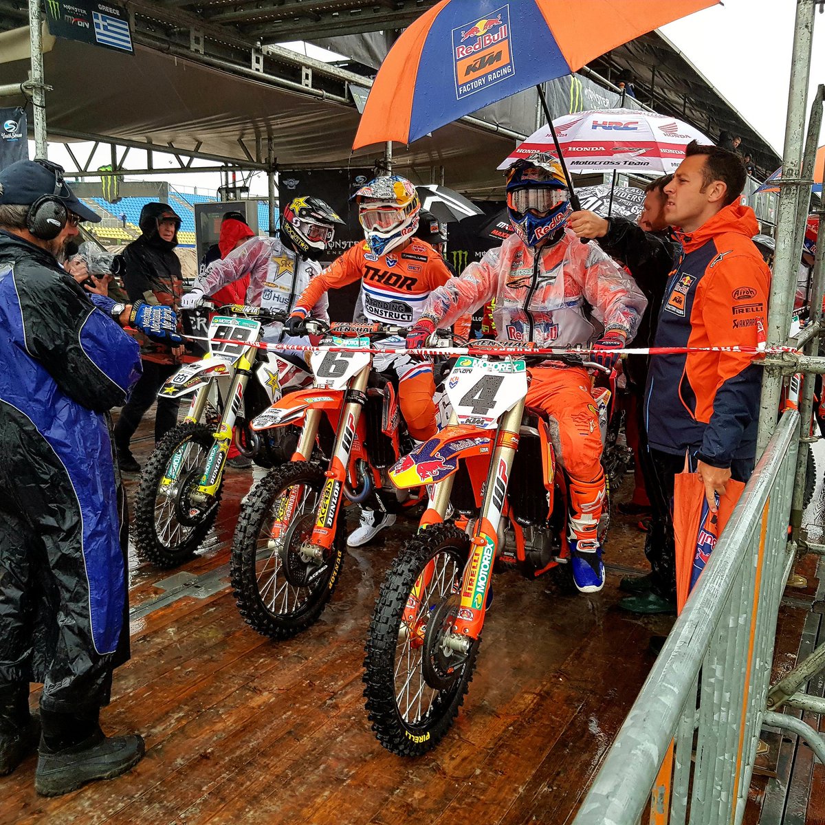 Warm-up sessions are finished on a very heavy track! 💥

#MXoN #MXGP #Motocross <a href="/ttcircuitassen/">TT Circuit Assen</a> <a href="/mxgp/">MXGP</a>