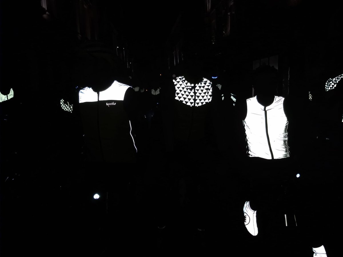 Back home safely ✔️👀🚴‍♂️ 
Thanks to the <a href="/RaceViz/">RaceViz</a> nightriders😁 

#raceviz #safecycling #roadsafety #nightride #zichtbaar #cyclinglife