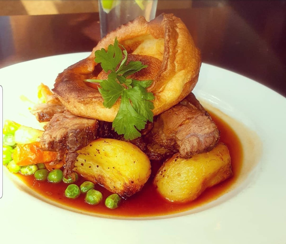 SunSW4's tweet image. Mmmmmmm sundaybis quite Sunday until you get one of our lovely scrumptious roasts 🤤🤤🤤.

Were open from 12pm till 11.30pm today so get down early to grab one of these mouth watering plates!