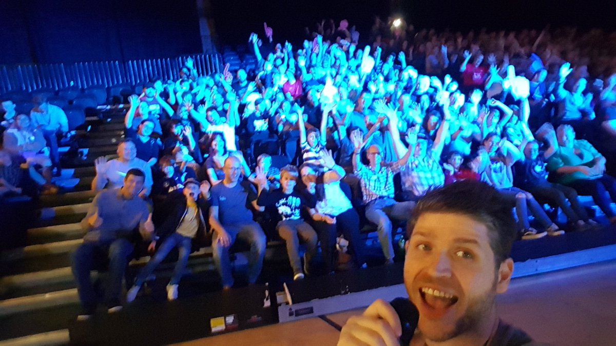 Rt for the blue penguins <a href="/RobotsLive/">Robots Live</a>