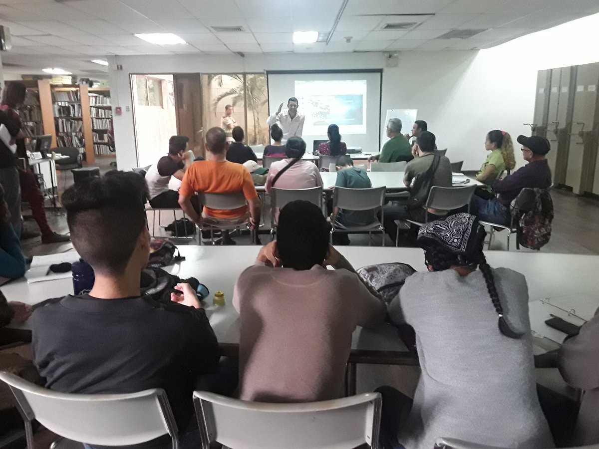 3er día del taller "Guión" con el facilitador Tony González continuando con el ciclo de talleres y conversatorios del encuentro #InnovamosoErramos en los espacios del <a href="/mbaccs/">Museo Bellas Artes</a>
#FMN #MBA #talleresformativos