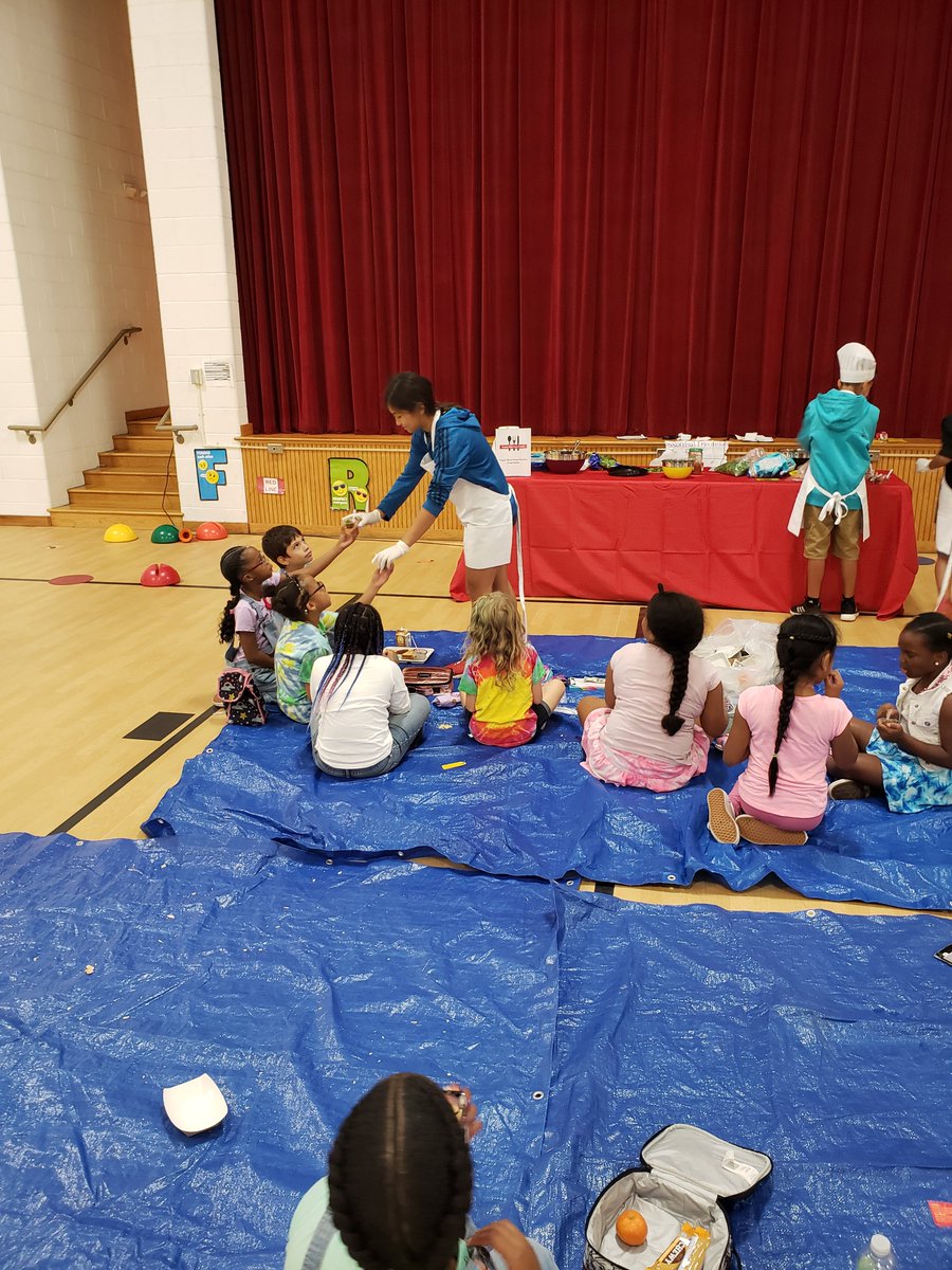 tjohnsonphysed's tweet photo. Success! A few of our Student Welness Ambassadors took up the challenge with #everykidcancook and showed off their culinary skills by sharing the recipe of black bean vegan nachos with some of their peers! https://t.co/x7gHiZYw5D