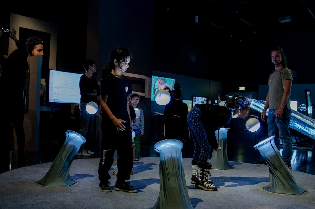 riobrick's tweet photo. Pictures of Ars Electronica.
ObOrO is popular among children. I'm planning to change the construction of ObOrO for the upcoming exhibition.　Looking at the pictures of Paris Fashion Week makes me want to exhibit my work in that place. #arselectronica https://t.co/UA1I0pZDNP