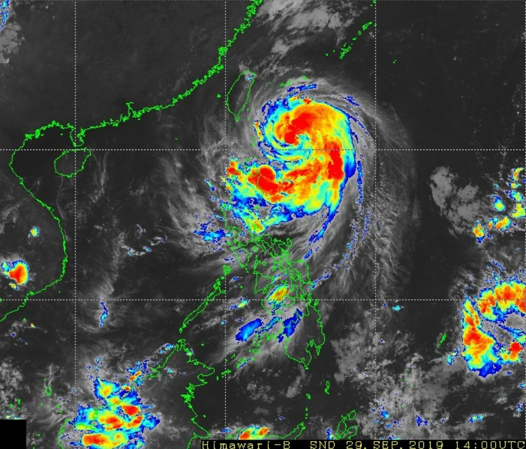 PanahonPinas's tweet photo. Malaki ang kaulapan ni #OnyokPH. Asahan ang malakas na ulan at hangin sa may Batanes area at magdadala naman ng ulan ang trough nito sa Northern Luzon. Ingat po tayo! #WalangPasok

Image Source: JMA-Himawari https://t.co/0apP2Uucxs