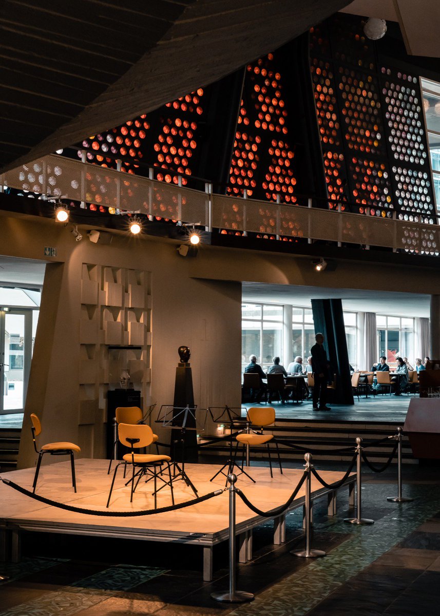 [Lunch]
.
.
.
.
.
#philharmonie #philharmonieberlin #berlinerphilharmonie #lunchkonzert #ihavethisthingwithberlin #music #muzik #potsdamerplatz
#lights
#ditisberlin #officialfanofberlin #exploreberlin 
 #berlin #sonyalpha #sonya7iii #sonyalphasclub #spicollective #photography