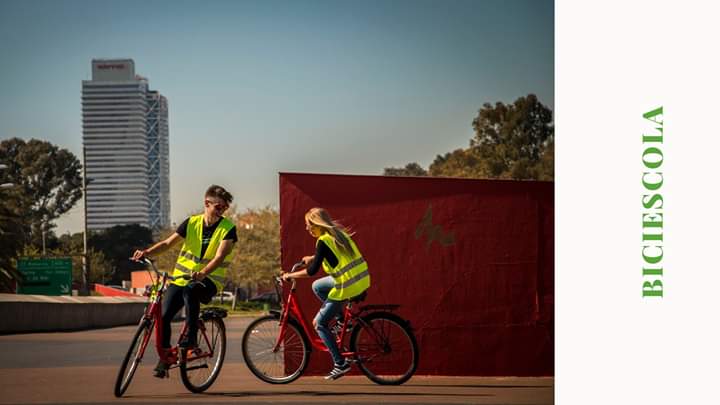 bacc_cat's tweet photo. Aprender a montar en bici es una de las experiencias más especiales que uno puede experimentar. 😍 🥰

¿Tú como la recuerdas? 🧐

#Biciescola #BACC https://t.co/WhLxP5uGKr