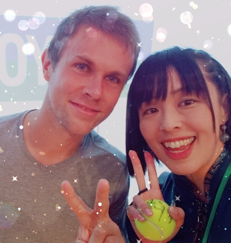 emmiy9x's tweet photo. パーティーでの1コマ✨
ラドゥ・アルボット選手💕
顔小っちゃすぎ😂😂😂笑
#RaduAlbot #ちょぉ優しかった #顔のデカイ女 https://t.co/leaiJl0Qco
