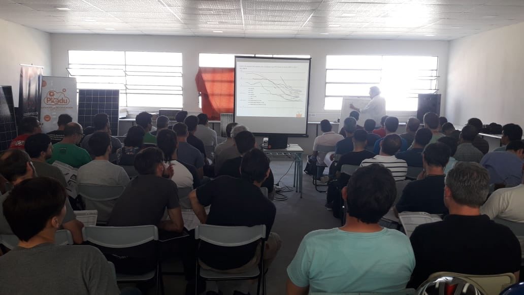 SecEEnergiaSF's tweet photo. #AcademiaDeLasRenovables ☀️También en #Rafaela organizamos el Curso de Instalación de Sistemas Fotovoltaicos de baja potencia 💡Asistieron ➕ de 40 personas y realizaron un muy buen trabajo!!!! ➕ Santafesinas y santafesinas forman parte de las #RenovableModeloSantaFe @GobSantaFe https://t.co/y59ezKtZya