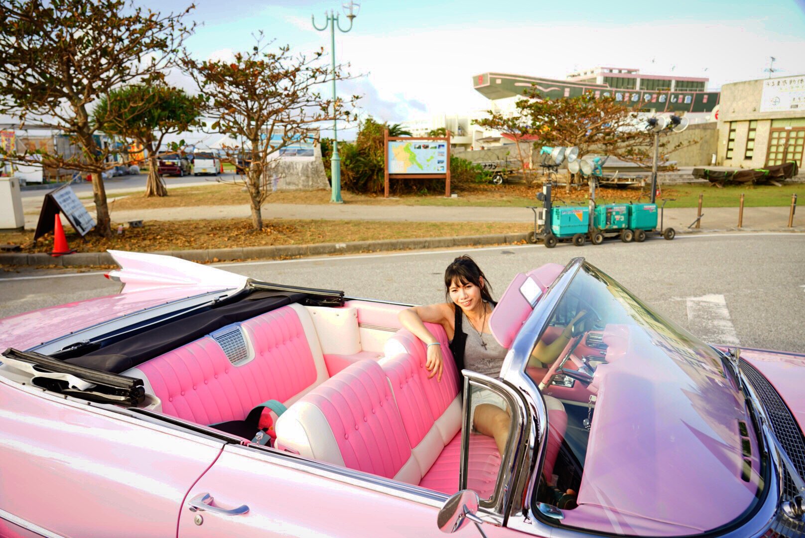 Akari アメリカになりたい ﾟwﾟ ﾉ 乗せて頂きました ほんと沖縄の人ノリ良すぎです 1日でお友達できましたw サイコー オールドカーフェスティバルinうるま オールドカーフェスティバル 旧車 アメ車 ローライダー キャデラック エルドラ