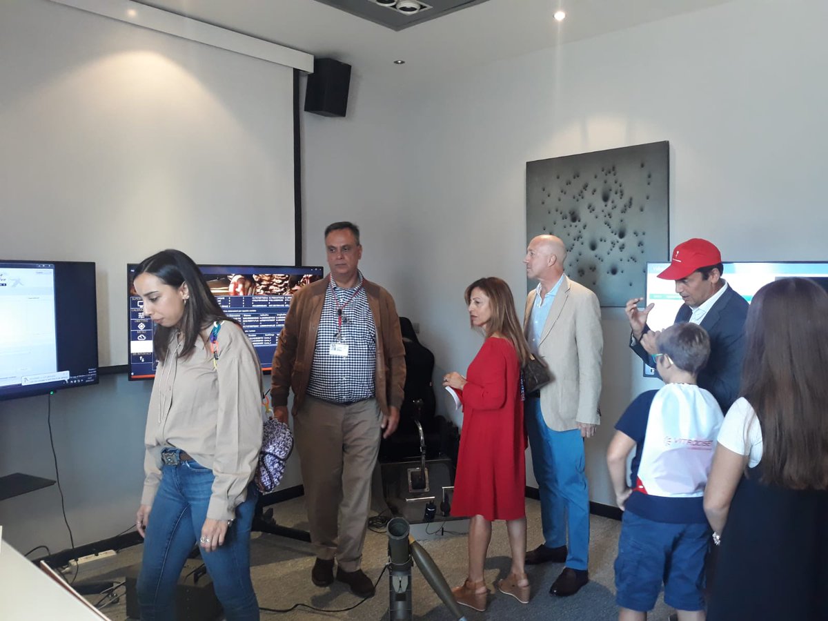 Leonardo_IT's tweet photo. 🗣️ #ThisIsUs

📍 @Vitrociset 

Sono molte le animazioni e le occasioni di conoscere meglio il lavoro dei nostri cari anche presso gli stabilimenti di #Vitrociset

💪 #InLeonardoInsieme https://t.co/MAyG4hxOnN