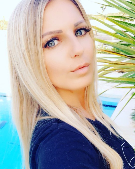 Na was treibt ihr heute so?
#juliettasanchez #summer #sun #blueeyes #oceaneyes #blondehair #pool https://t