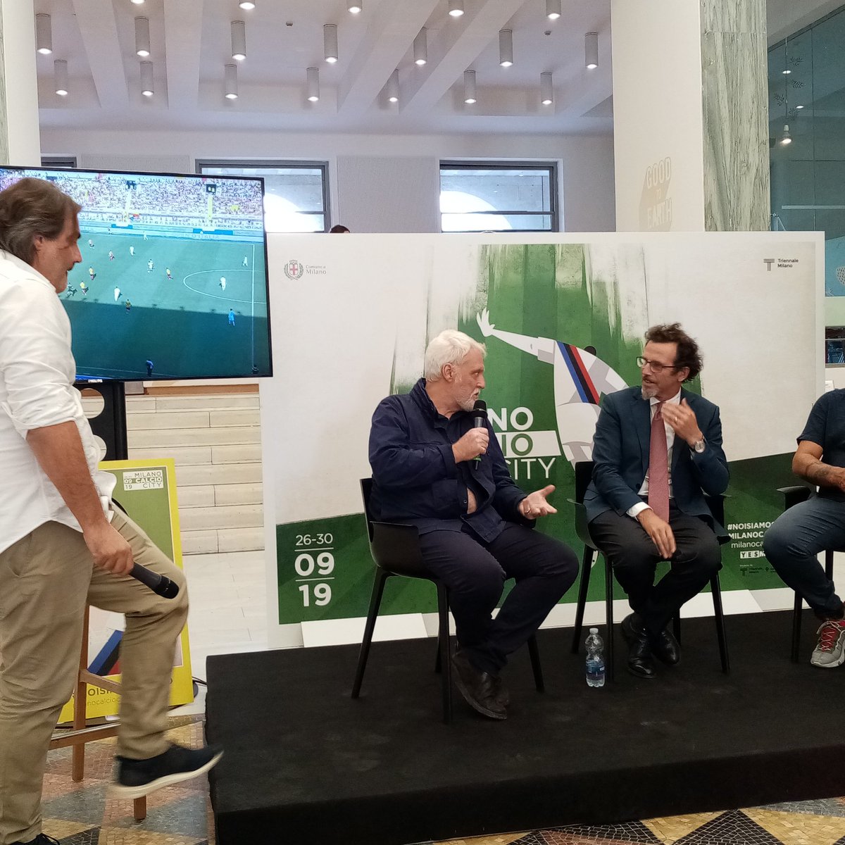 LeggeraCloud's tweet image. Due voci impensabili e due voci sportive che ci fanno compagnia
@Mi_Imbruttito @GermanoLanzoni @RepiceFans
Chi ci fa compagnia sempre e chi ci fa sbellicare dalle risate 😂
Eventi di calcio e simpatia!
#29settembre #micc2019 #noisiamocalcio