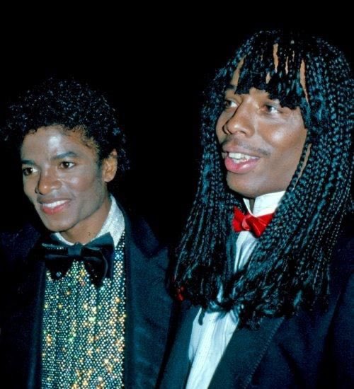 Rick James and Michael Jackson had a big brother little brother relationship from the late 70’s through the early 80’s. After Off The Wall, Rick told Michael that he needed to switch his sound up and create his own lane if he wanted to win a Grammy. (Continues in next tweet)