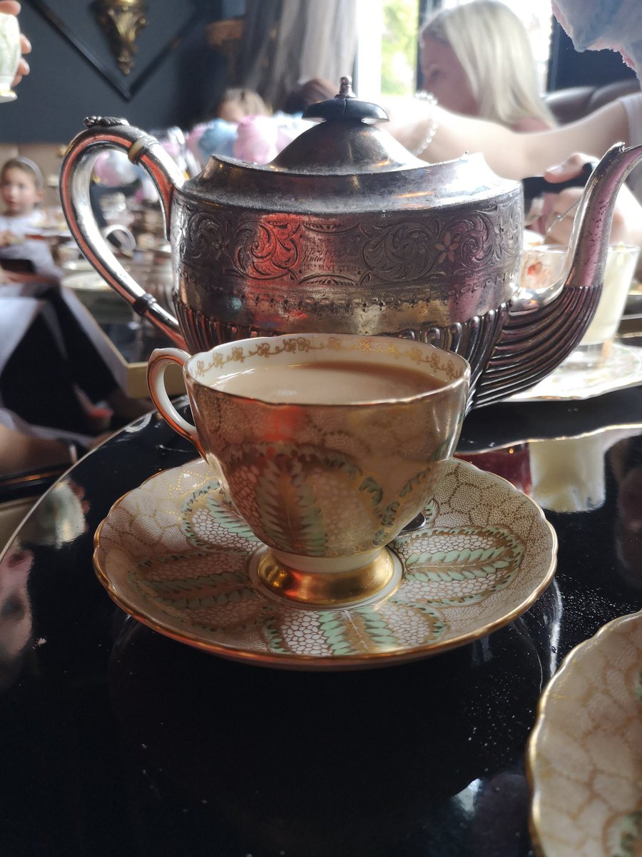 A lovely Afternoon Tea at @TheEdgbaston for <a href="/HeritageBugLady/">Barbara Nomikos</a> #BabyShower 👶🏼🤰🏻#babysofia #tea #cakes #sandwiches #Birmingham #englishbreakfast #babygames