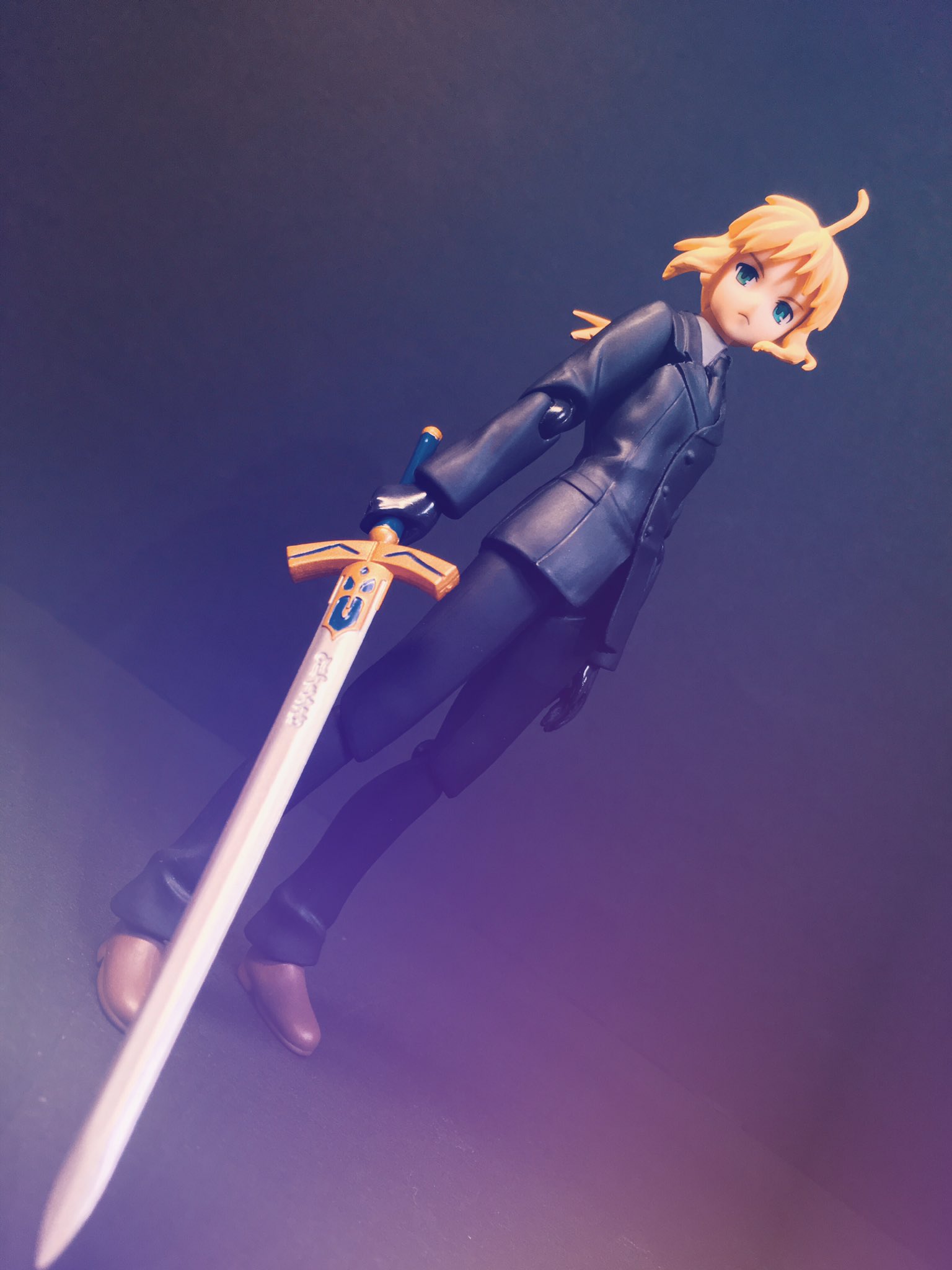 טוויטר Chihiro בטוויטר ゼロセイバー届きましたよ やっぱり黒スーツカッコイイ なんというか 中性的な感じ コレで武器商人or殺し屋邪ンヌさんが Fwf ｸﾞﾍﾍ 甲冑セイバーもセットでしたが 私は完全に黒スーツ目当てなのでそっちは割愛します Figma