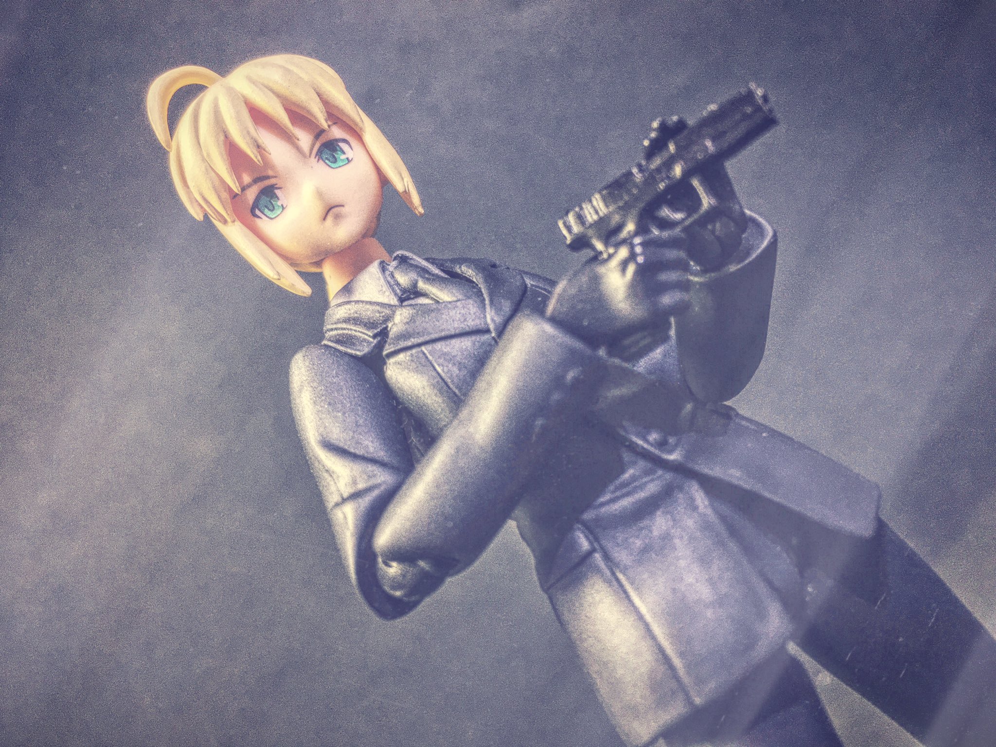 Chihiro ゼロセイバー届きましたよ やっぱり黒スーツカッコイイ なんというか 中性的な感じ コレで武器商人or殺し屋邪ンヌさんが Fwf ｸﾞﾍﾍ 甲冑セイバーもセットでしたが 私は完全に黒スーツ目当てなので